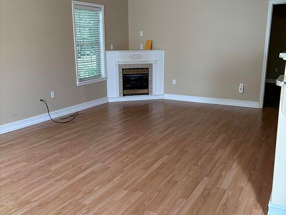 3rd image of 425 Lochmere Dr