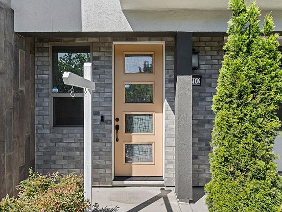 3rd image of 25202 Parklane Dr