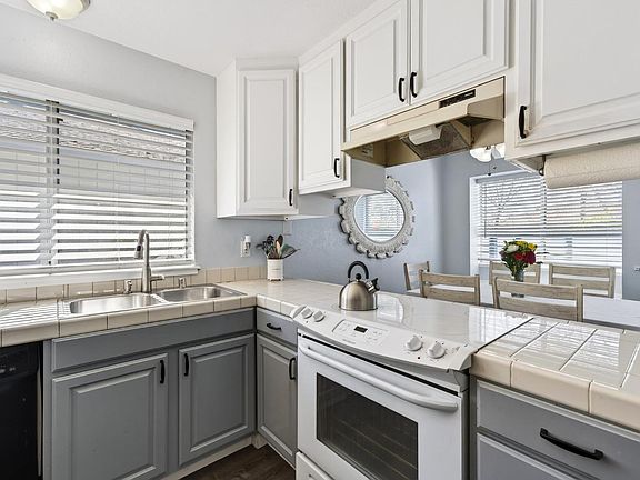 2nd image of 1936 Genoa Place