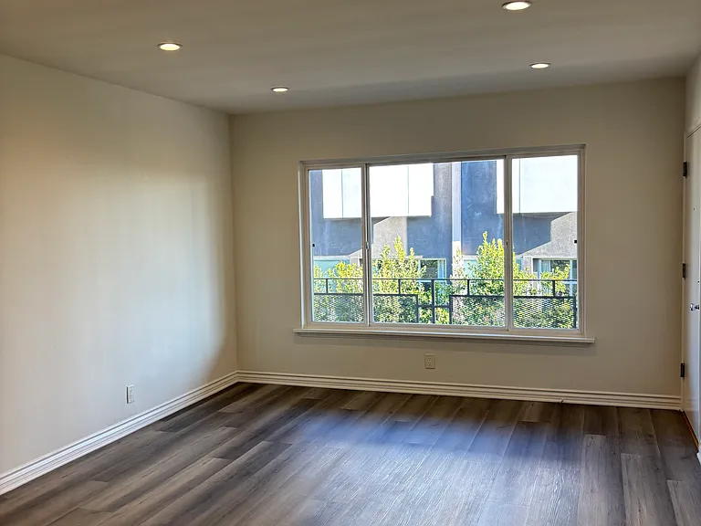 1000 N Orange Grove Ave #10 — Photo 11