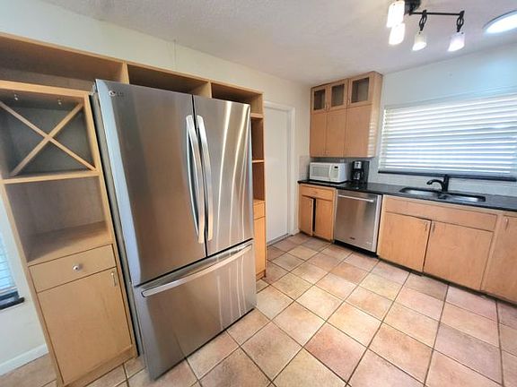 3rd image of 705 3rd Ave
