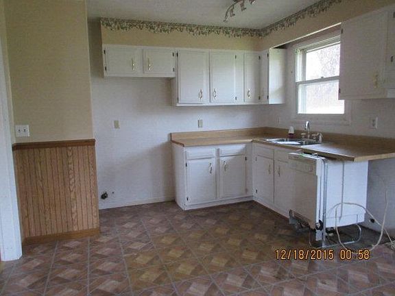 2nd image of 112D Oakwood St