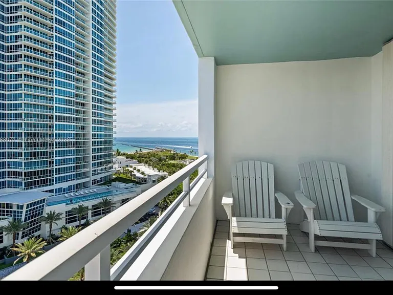 400 S Pointe Dr #1102 — Photo 7