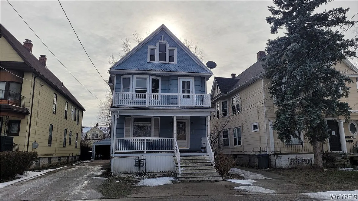 3 bed, 1.0 bath, 2842 sqft, $1,300 — Photo 2