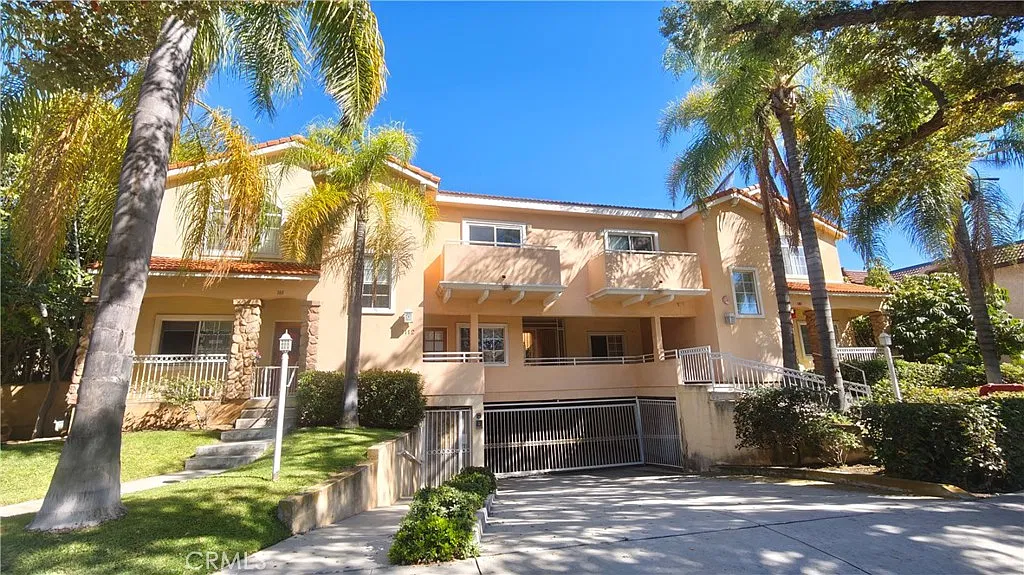 3 bed, 2432 sqft, $3,800 — Photo 1