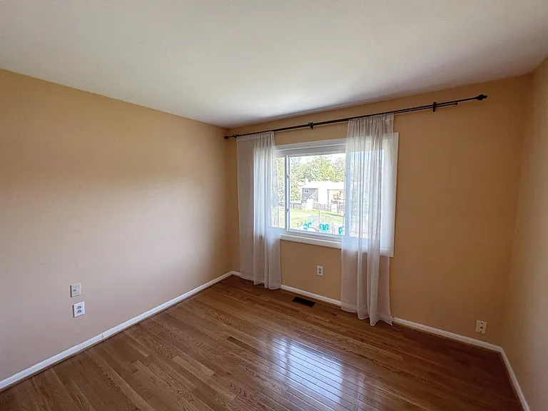 9526 Miranda Ct — Photo 11