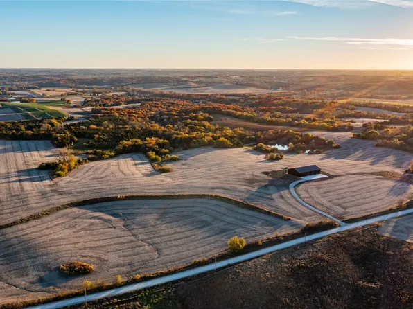 2060 Umbrella Ave, Thayer, IA 50254