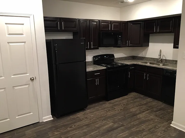 117 Arlington Ct — Photo 3