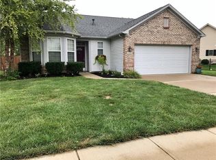 1422 Vinewood Dr, Greenwood, IN 46143