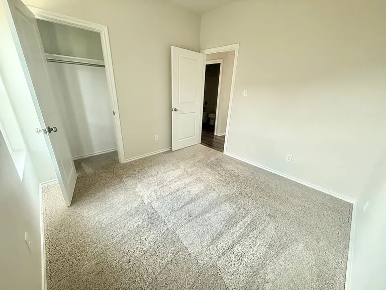110 S Rainbow Dr — Photo 8