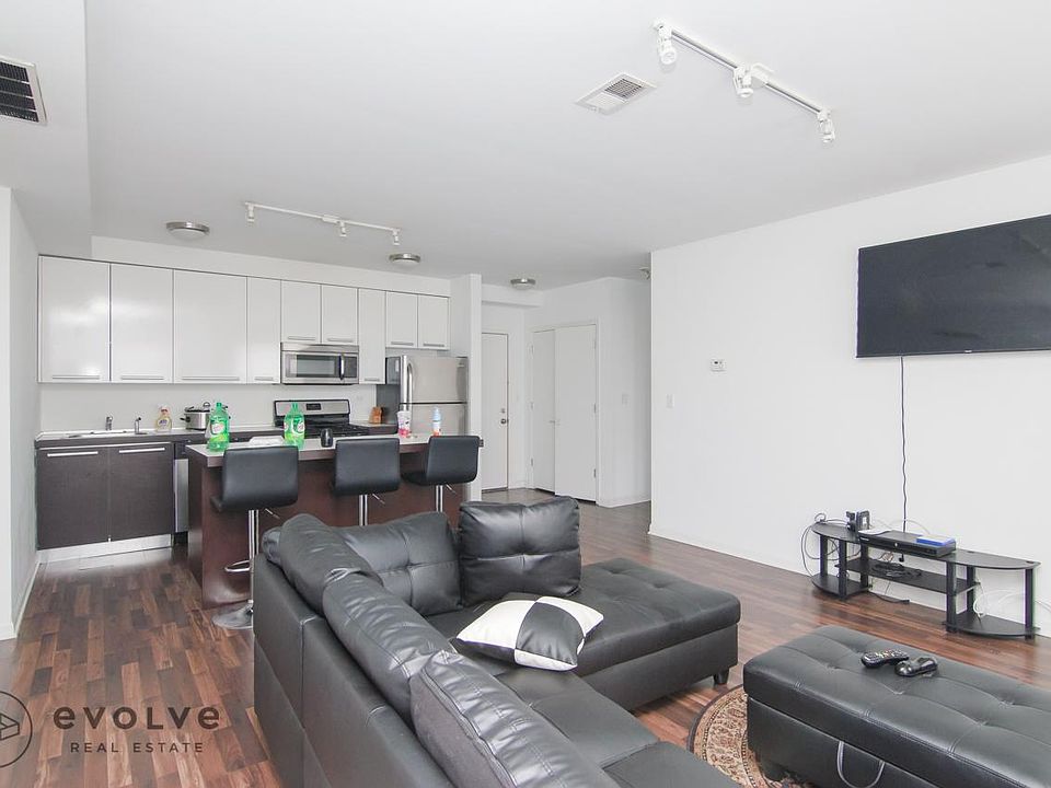 1st image of 1544 W Glenlake Ave APT 2B