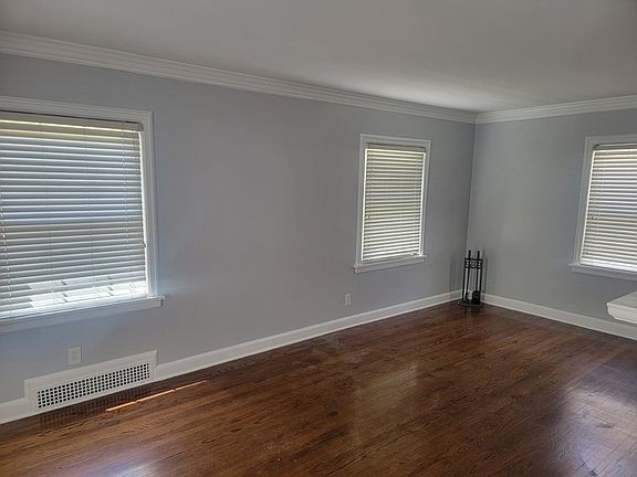5th image of 2122 W 48th Ter