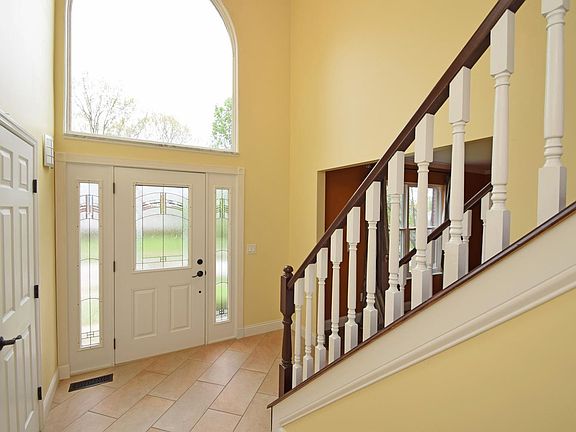 2nd image of 213 W Stoneridge Dr