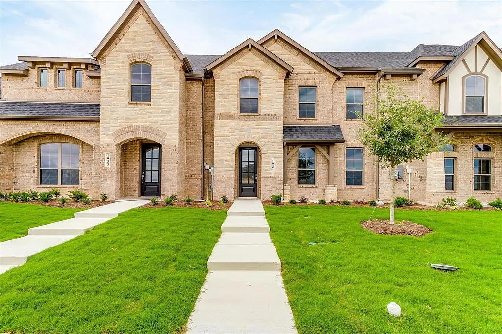 3 bed, 2.5 bath, 1667 sqft, $2,700 — Photo 1