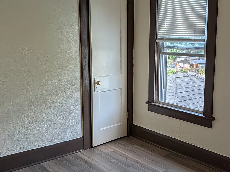 526 Ogden Ave — Photo 18
