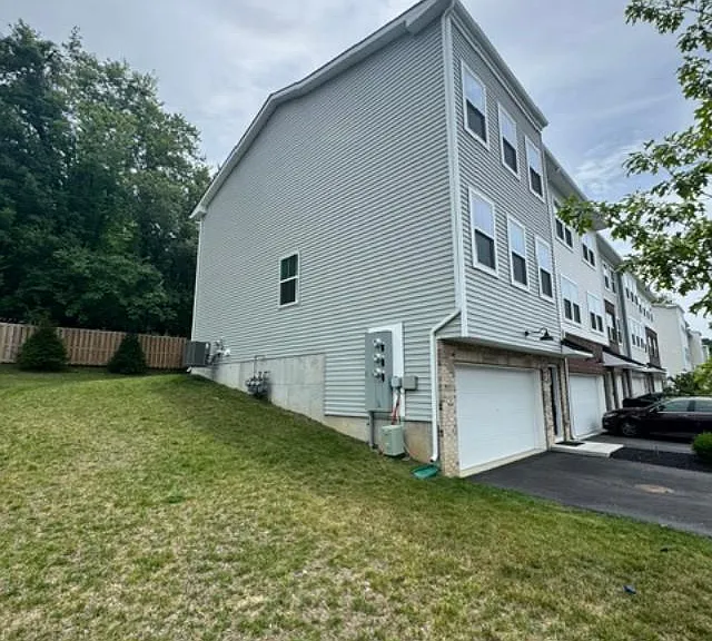 101 Four Leaf Dr — Photo 2
