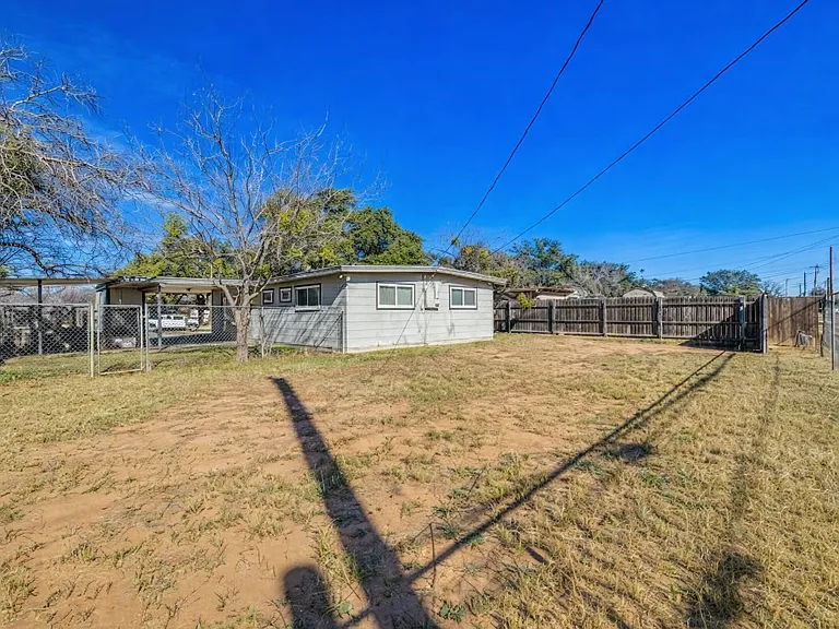 2501 S A&m Ave — Photo 11