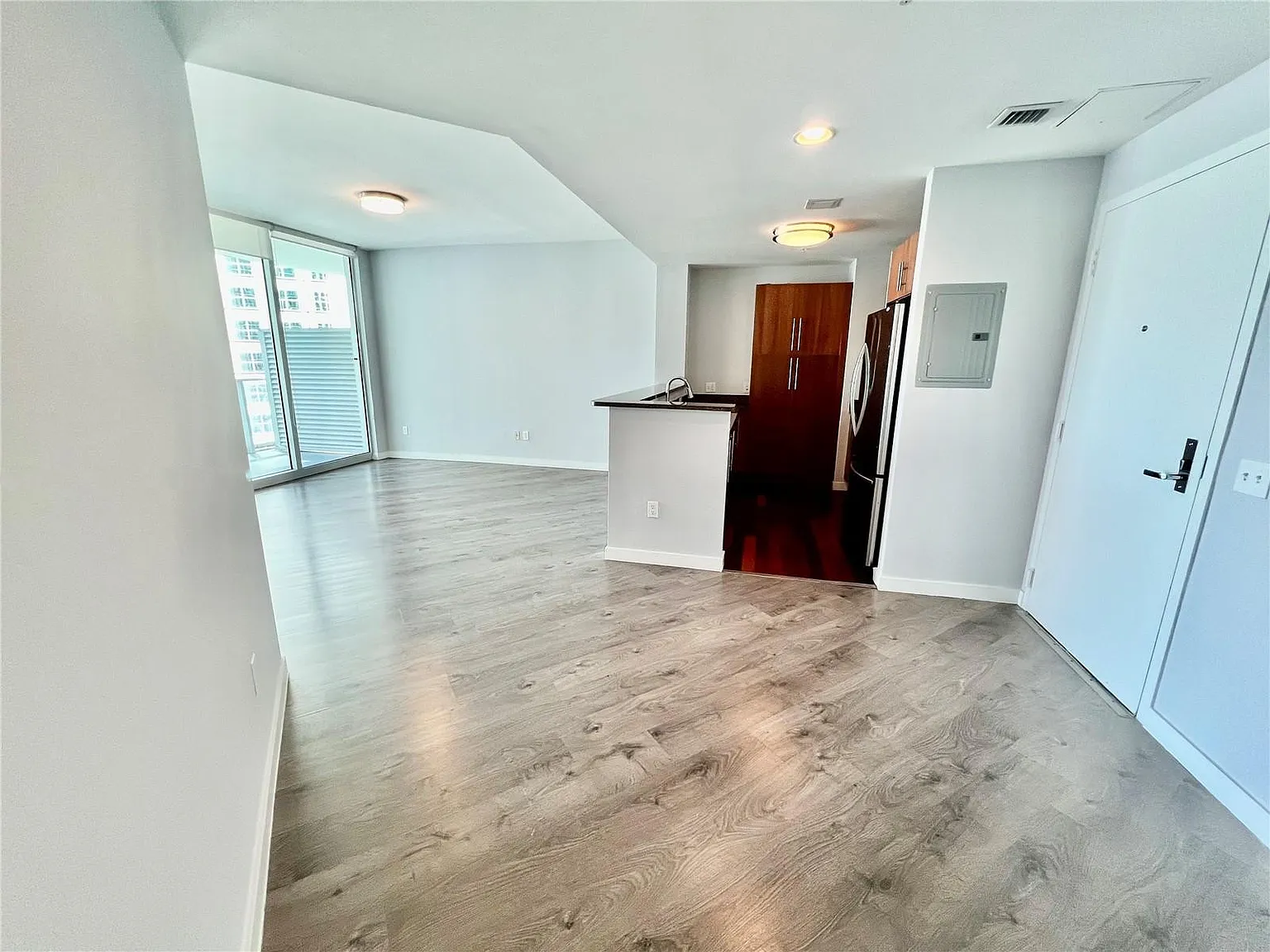 1 bed, 733 sqft, $3,000 — Photo 3