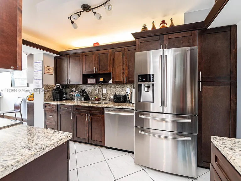 2401 S Ocean Dr — Photo 9