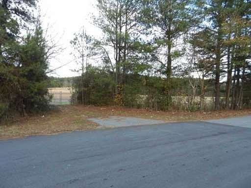 2nd image of 1085 Sweetwater Cir