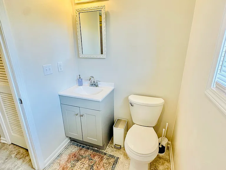 1023 S Western Ave — Photo 10