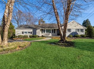 27 Quaker Path, Stony Brook, NY 11790