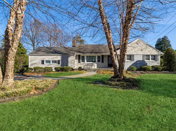 27 Quaker Path, Stony Brook, NY 11790