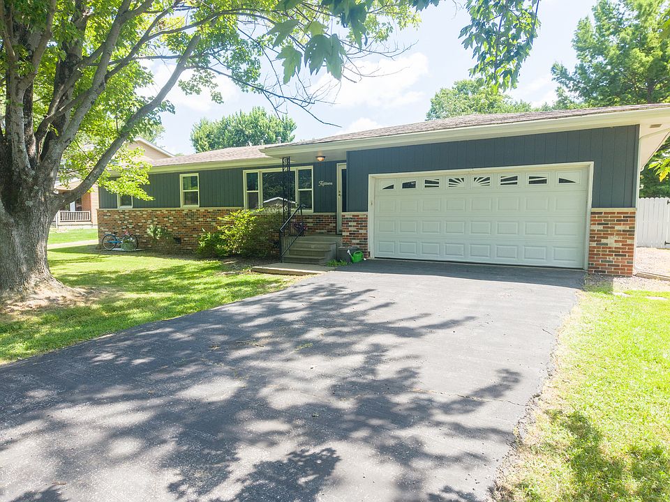 1st image of 15 Lakedale Dr
