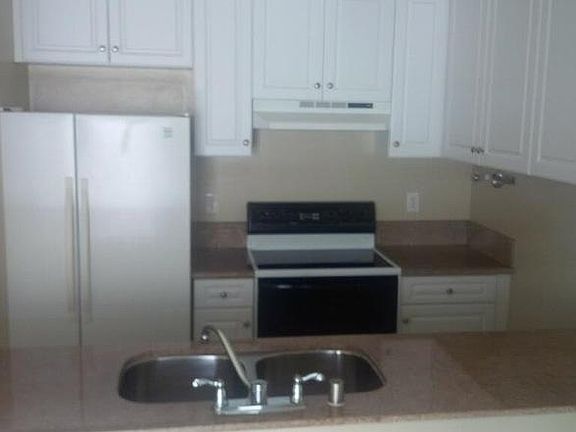 5th image of 101 Candice Pl