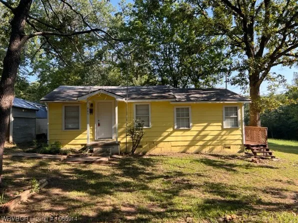 803 Mills Ave, Poteau, OK 74953