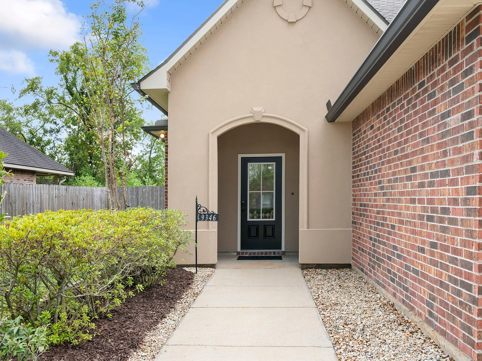 3 bed, 1766 sqft, $2,200 — Photo 2
