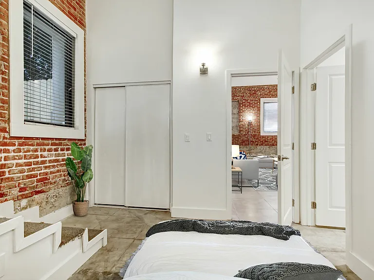 1BR/1BA 1BR/1BA