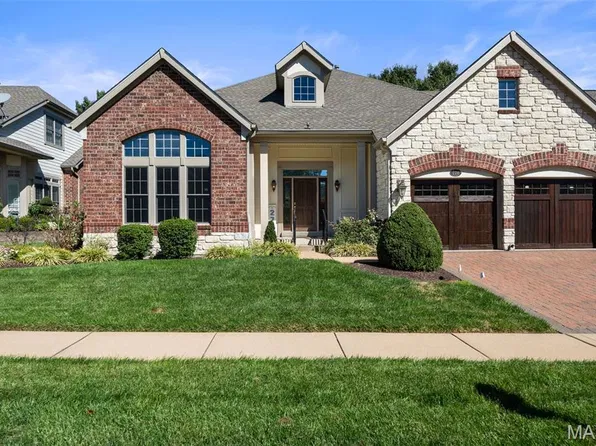 278 Meadowbrook Country Club Est, Ballwin, MO 63011