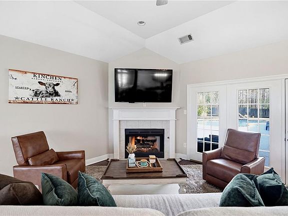 3rd image of 39346 Oaklyn Dr