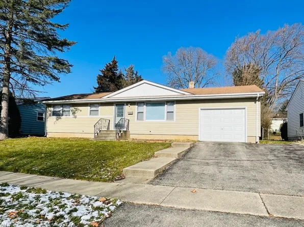110 W James Way, Cary, IL 60013
