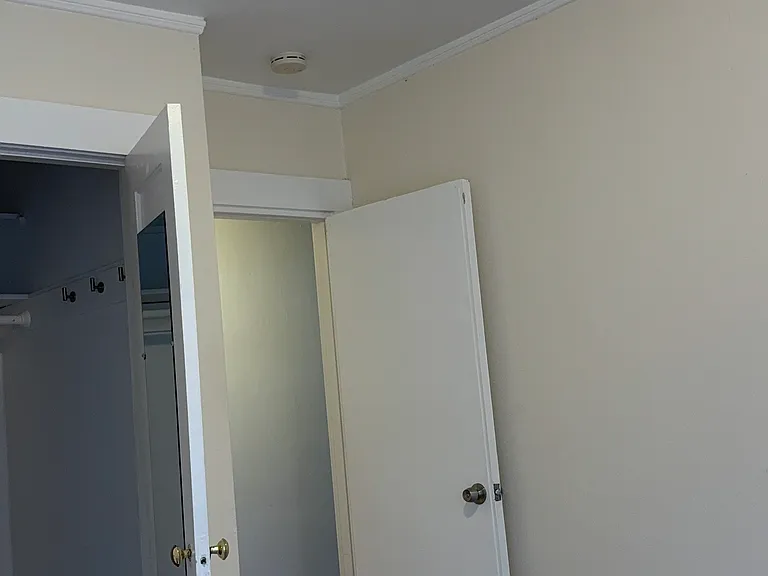 921 Laguna Ave — Photo 11