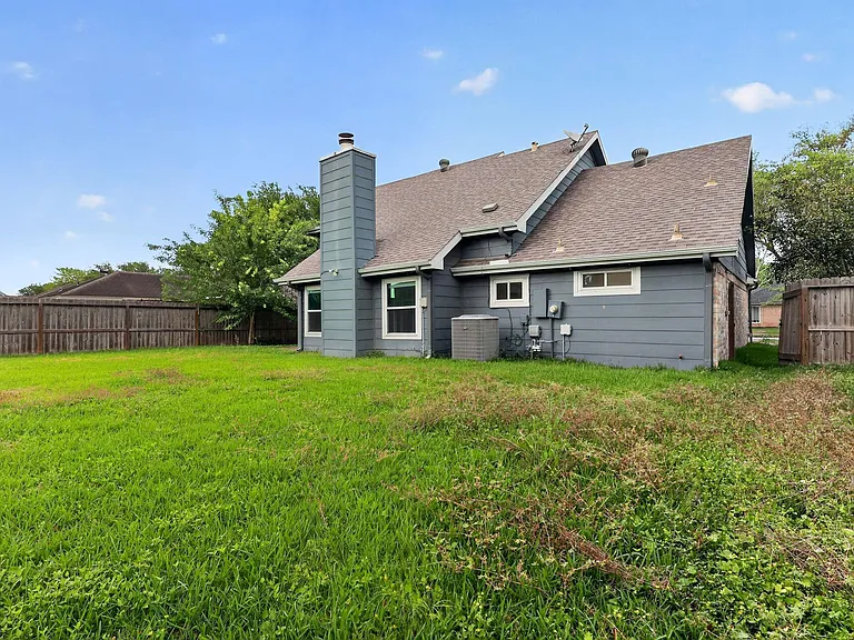 417 W Hillary Cir — Photo 5