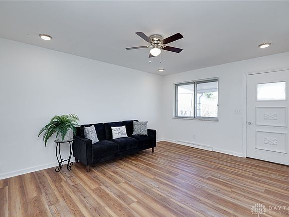 3rd image of 921 Bishop Ave