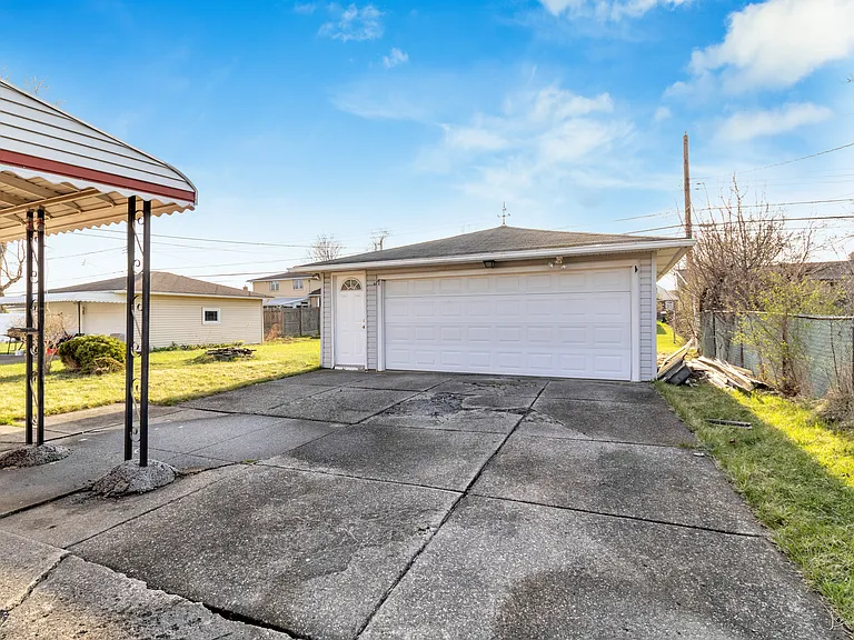 122 Alberta Dr — Photo 20