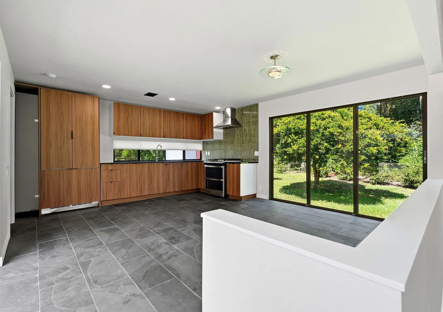 A one of a kind Architectually designed home in SW Idylwild neighborhood — Photo 3