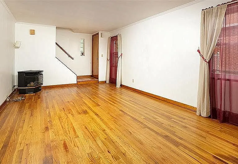 1321 Maple Ave photo 1
