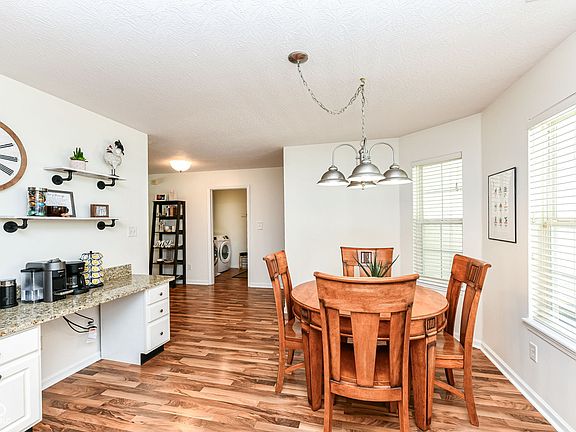 5th image of 10492 Cedar Dr