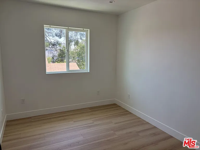 11016 Olinda St — Photo 12