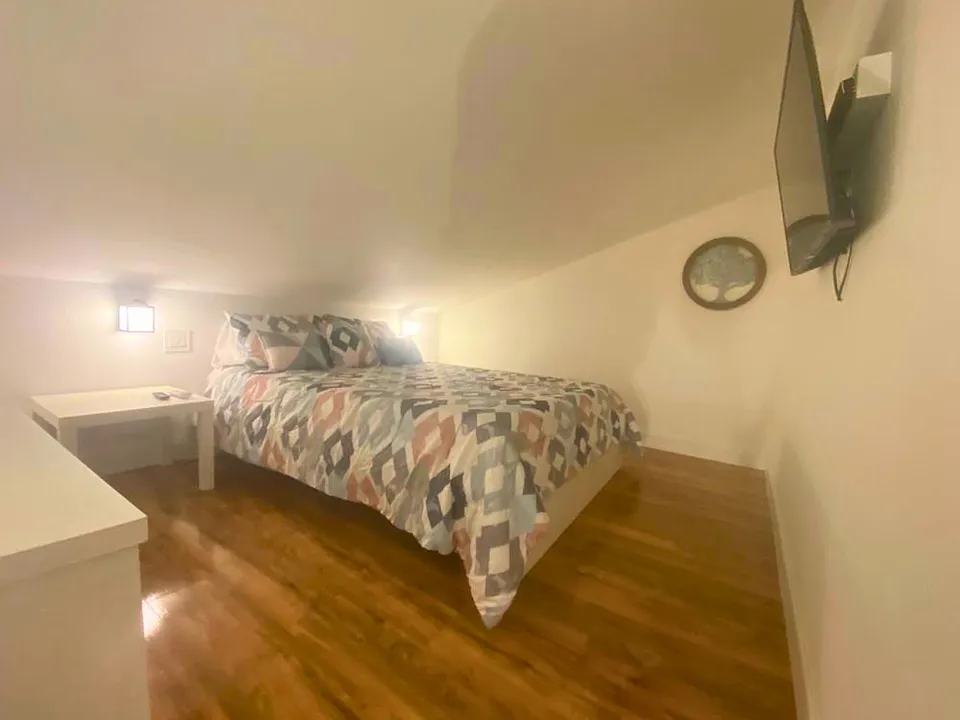 Charming studio with a Queen bed, full kitchen, cozy living area & modern bath.
