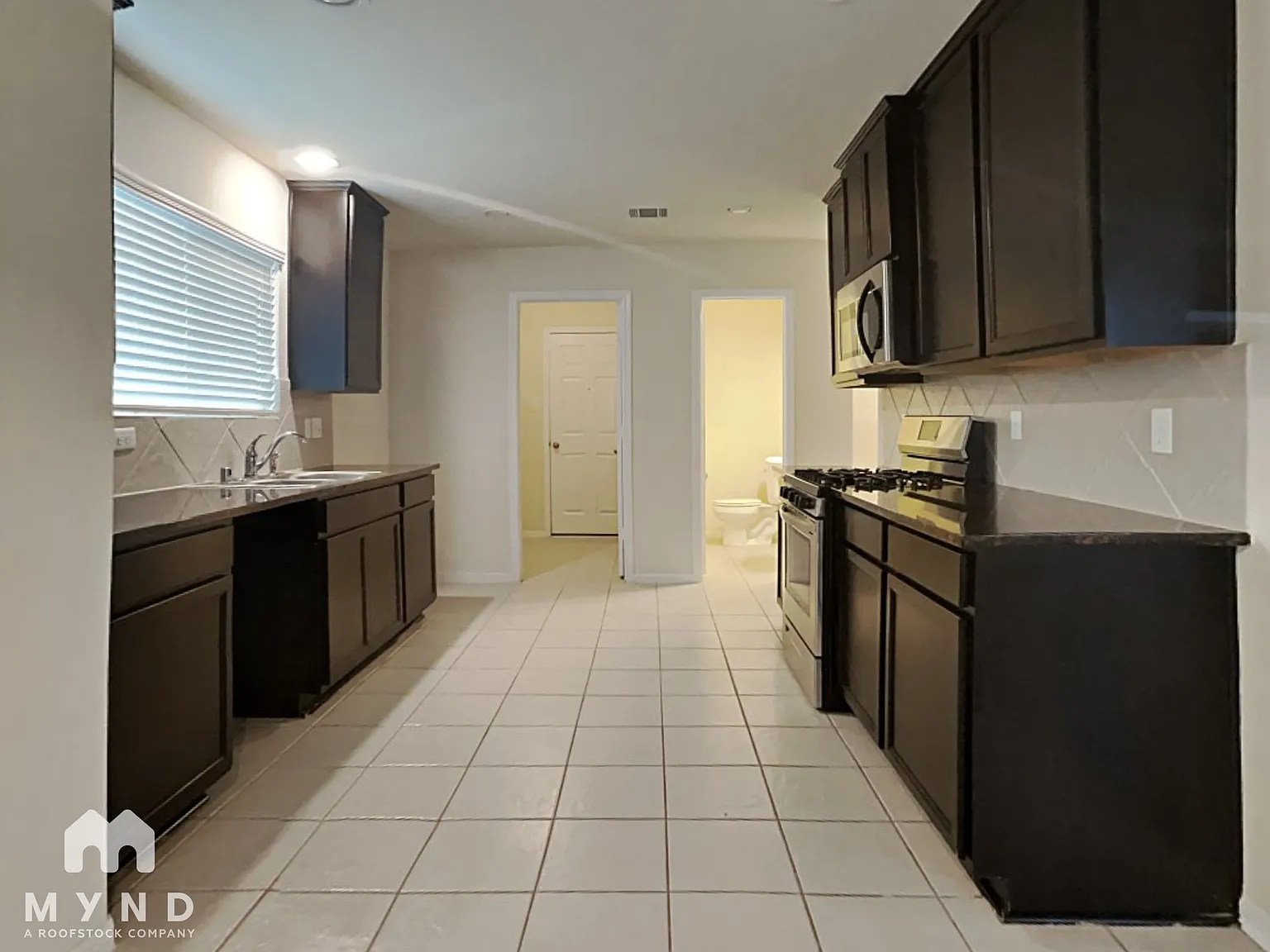 4 bed, 2.5 bath, 2222 sqft, $2,235 — Photo 3