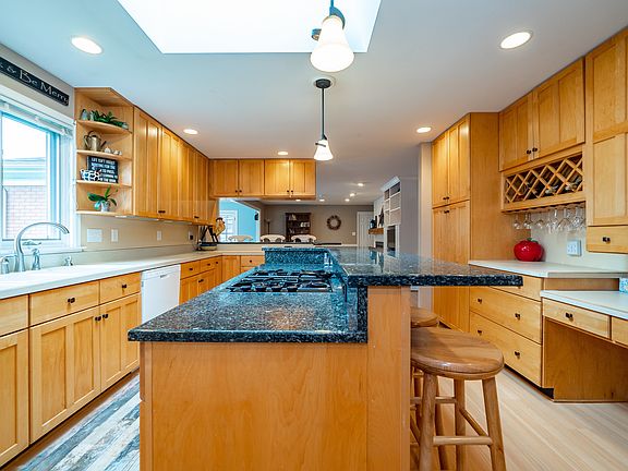 5th image of 500 Evans Ln