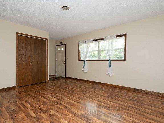 3rd image of 1240 Walnut Ave