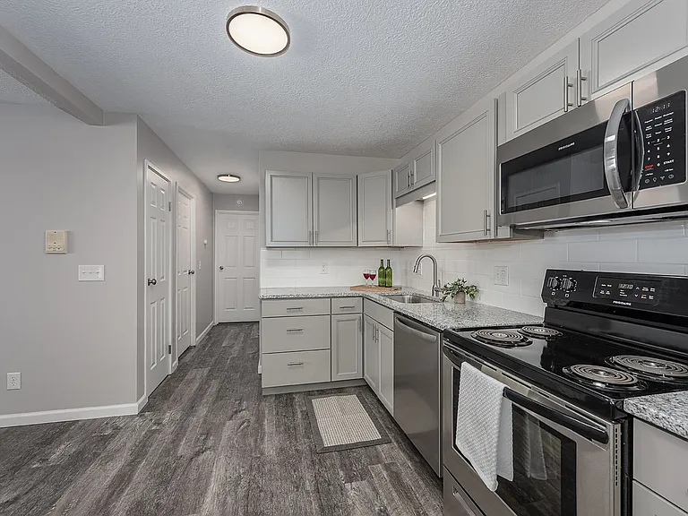 Skyridge Apartment Homes — Photo 9
