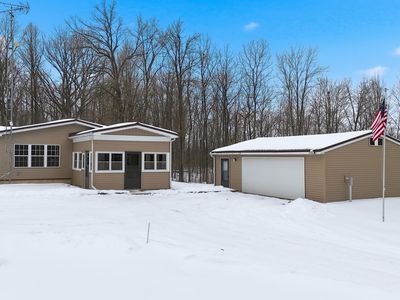 6517 S Meridian Rd, Angola, IN, 46779