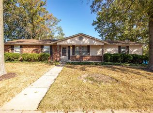 12493 Marine Ave, Maryland Heights, MO 63043